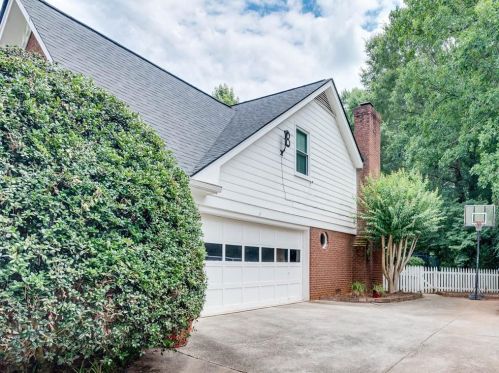 250 Emily Dr, Lilburn, GA 30047-5279