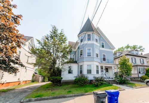 22 Carlisle St, Providence, RI 02907-3606