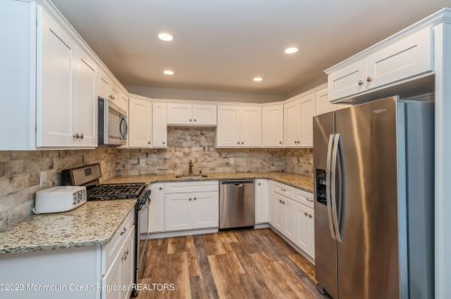 121 Darien Rd, Wall Township, NJ 07731-1807