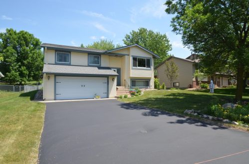 1663 Helena Rd, Saint Paul, MN 55128-5524