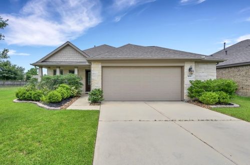 609 Maple Point Dr, Conroe, TX 77301-3170