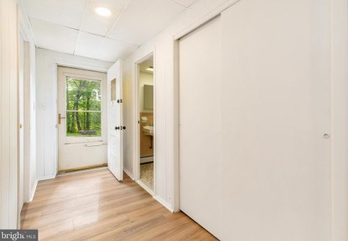 6910 Cliff Rd, Philadelphia PA  19128-4405 exterior