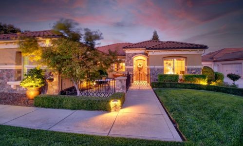 10090 Van Ruiten Ln, Elk Grove, CA 95624-5011