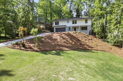 625 Bridgewater Dr, Atlanta GA  30328-2816 exterior