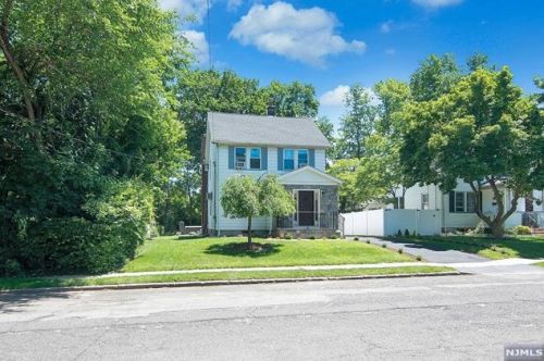 590 Center Ave, River Edge, NJ 07661-2127