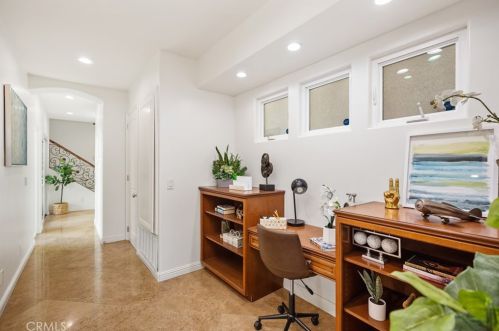 1610 Pacific Coast Hwy, Huntington Beach CA  92648-4434 exterior