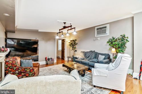 1629 Eyre St, Philadelphia, PA 19125-2419