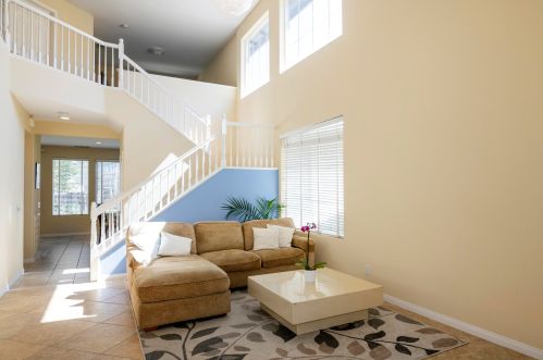 530 Woodleaf Ln, Santa Barbara, CA 93117-5521