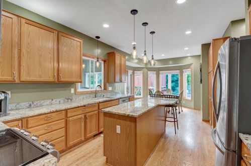 731 Heron Ave, Saint Paul MN  55128-5384 exterior