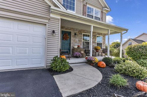 326 Braddock Dr, Etters, PA 17319-9597