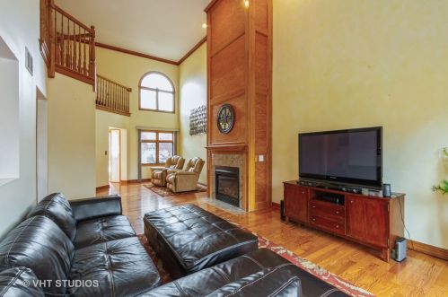 16816 Crystal Ct, Tinley Park, IL 60477-2779