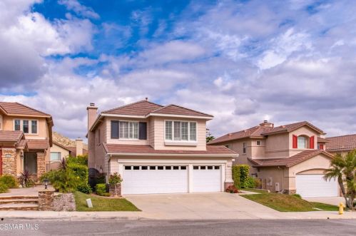 2672 Fallen Leaf Ct, Simi Valley, CA 93063-5797