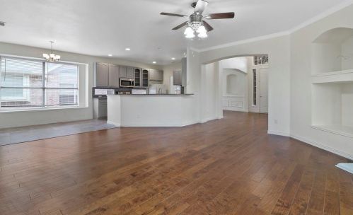 1525 Dimmit Dr, Carrollton TX  75010-6405 exterior