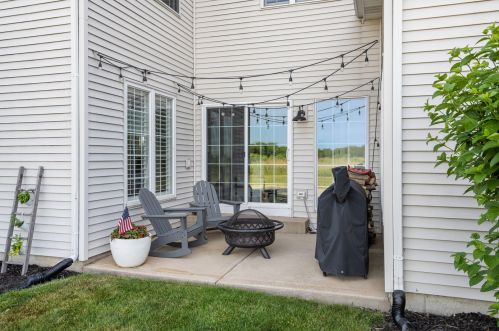 26621 Red Apple Rd, Plainfield, IL 60585-2347