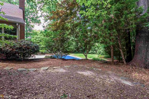 810 Mabry Rd, Atlanta GA  30328-2662 exterior