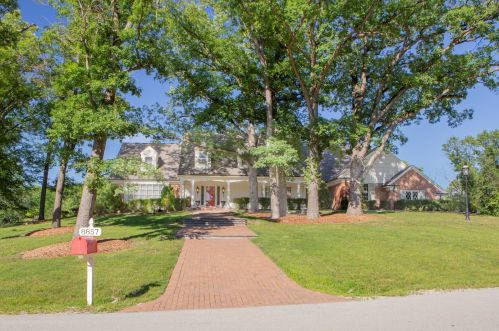 8857 Johnston Rd, Willowbrook IL  60527 exterior