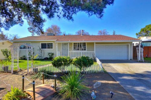 6431 Navion Dr, Citrus Heights, CA 95621-1805