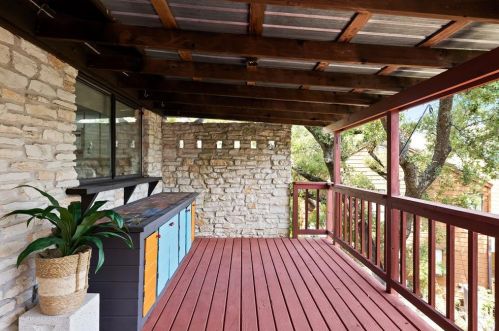 8429 Adirondack Trl, Austin TX  78759-7937 exterior