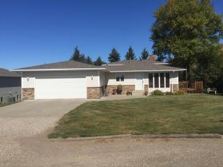410 Minnie Ave, Wilton, ND 58579-7218