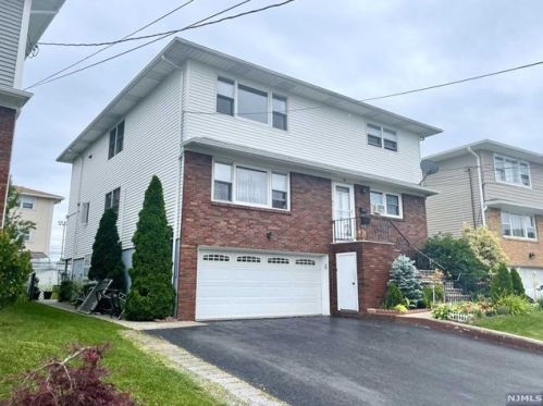 94 Maitland Pl, Outwater, NJ 07026-1230