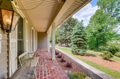 520 Fairgreen Ln, Marietta, GA 30068-4115