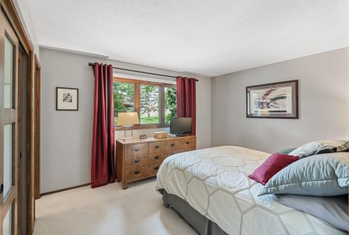 3393 Chandler Rd, Saint Paul MN  55126-3913 exterior