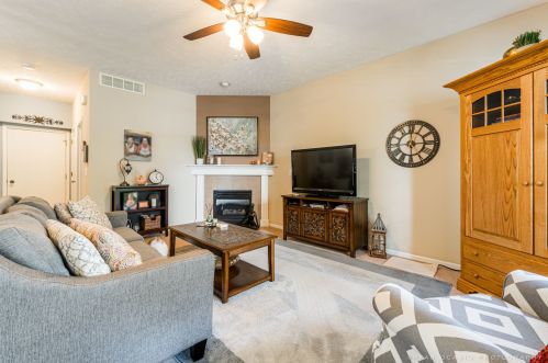 587 Stonegate Dr, Sycamore IL  60178-8907 exterior