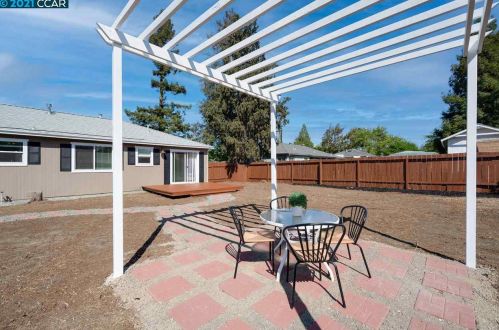 5040 Kenmore Dr, Concord CA  94521-3036 exterior