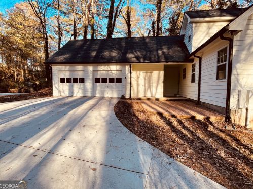 2798 Cherokee Cv, Stone Mountain, GA 30087-3800
