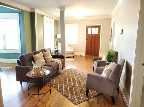 1737 Center Ave, Atlanta GA  30344-4703 exterior