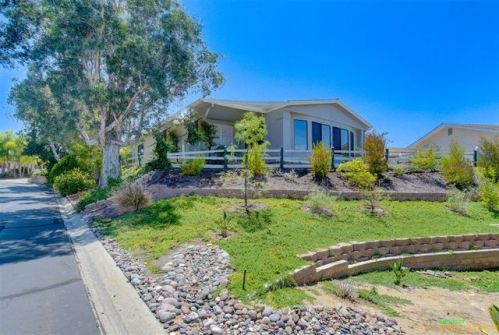 610 Via Santa Cruz, Vista, CA 92081-6335