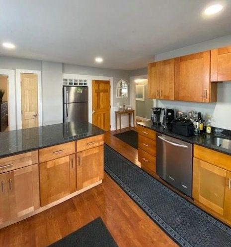 18 Lee Ave, Middletown, RI 02840-4041