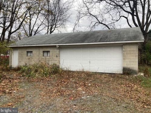 533 Hanover St, Carlisle, PA 17013-1932