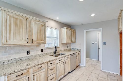 1717 Ryanfeld Dr, Midlothian TX  76063-5962 exterior