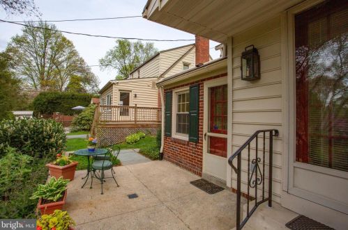 1321 Cheves Pl, Lancaster PA  17603-4943 exterior