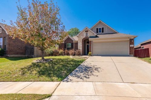 2712 Merry View Ln, Fort Worth TX  76120-5645 exterior
