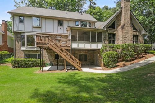 245 Glen Meadow Ct, Atlanta GA  30328-1632 exterior