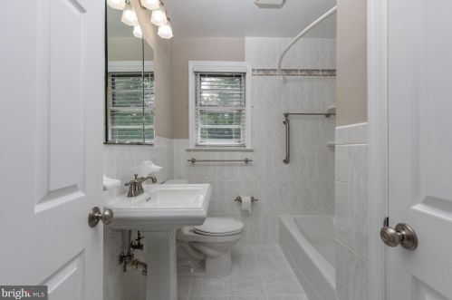 7209 Lamar Dr, Springfield VA  22150-3129 exterior