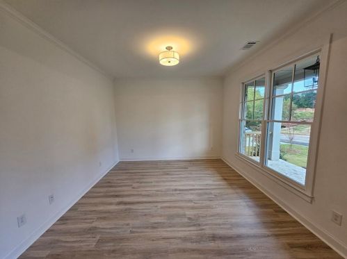 2418 Shadburn Ferry Dr, Buford, GA 30518-2436