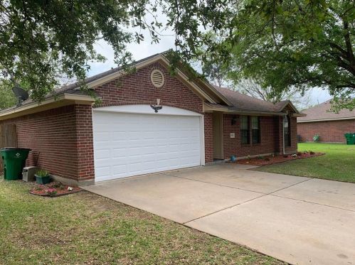 1148 Thomas Dr, Angleton, TX 77515-3075