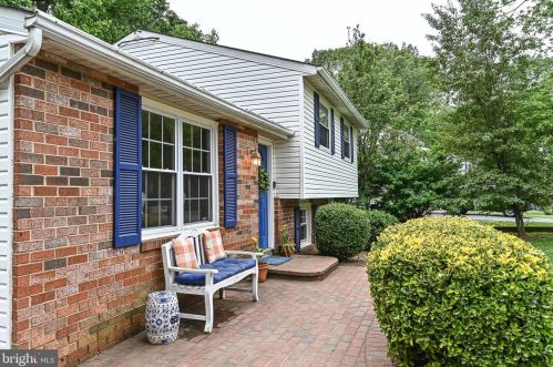 5645 Mount Burnside Way, Springfield VA  22015-2145 exterior