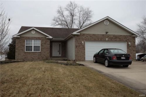 8532 Country Ln, Troy, IL 62294-2218