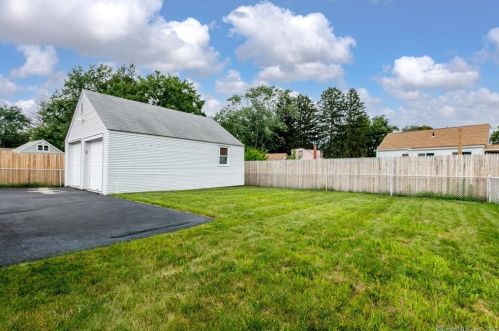 94 Maple St, Hartford, CT 06109-3721
