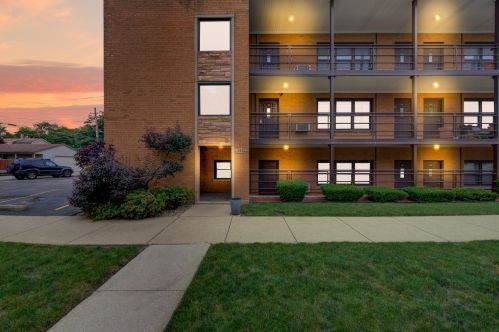 5901 Naper Ave, Chicago IL  60631-2675 exterior