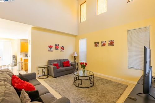 3234 Justin Ct, Tracy, CA 95377-7946