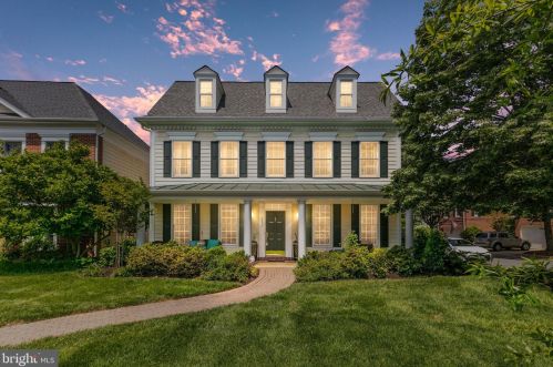 112 Cherry St, Falls Church, VA 22046-3518