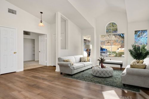 6670 Avenida Michaelinda, Riverside CA  92509-7227 exterior