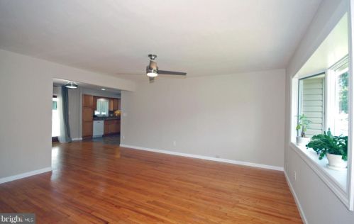17 Ryerson Dr, Trenton, NJ 08690-3121
