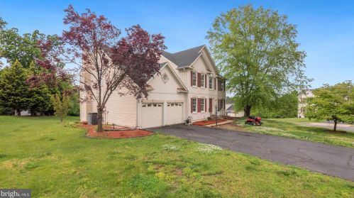2126 Jennings St, Woodbridge VA  22191-4420 exterior