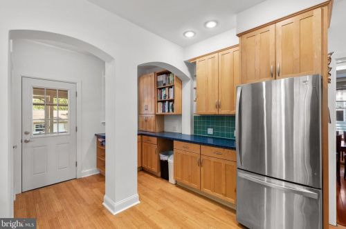 800 Easley St, Silver Spring MD 20910-4587 exterior